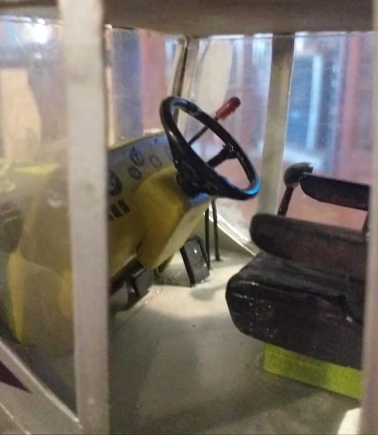 Un fierrero en miniatura: Pablo Bigo es metalúrgico y hace réplicas exactas de tractores, pulverizadoras, cosechadoras y tolvas