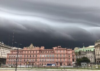 Drama: Los impuestos que aíslan a la Argentina con el resto del mundo representan más de un tercio de la recaudación total