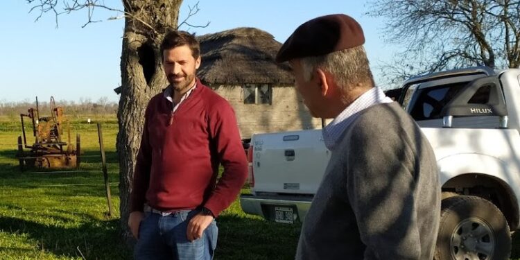 Fernando Lapolla apuesta a los pecanes, avellanos y almendros cerca de Buenos Aires: “Sería mucho mas fácil poner soja  o ganadería, pero esto genera mucha mano de obra”