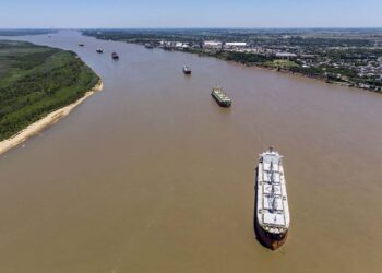 El kirchnerismo se prepara para crear una nueva “retención” al agro con la excusa de generar fondos para “invertir en la Hidrovía y la Marina Mercante”