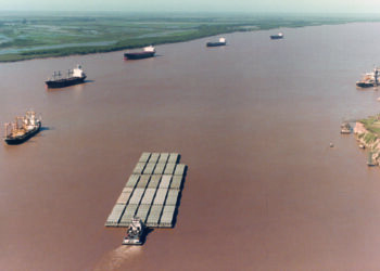 Finalmente se estatizó la Hidrovía y 75% de las cargas agrícolas que salen por allí dependen de que el gobierno haga bien las cosas. O encallarán