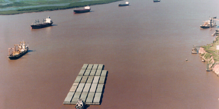 Finalmente se estatizó la Hidrovía y 75% de las cargas agrícolas que salen por allí dependen de que el gobierno haga bien las cosas. O encallarán