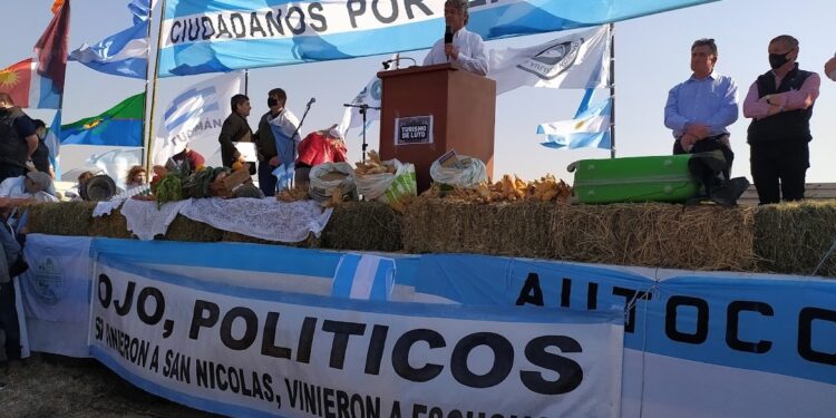 ¿Cuál es la estrategia de los sectores que convocaron al acto de San Nicolás para continuar con la protesta?