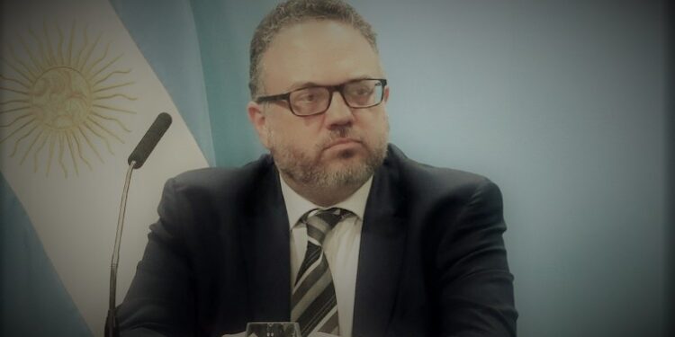 Kulfas repite la carne: Volvió a prometer que es inminente un decreto que flexibilizará el cepo a las exportaciones