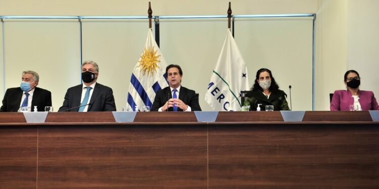 Se partió en dos el Mercosur: Uruguay y Brasil quieren integrarse comercialmente con las principales naciones del mundo