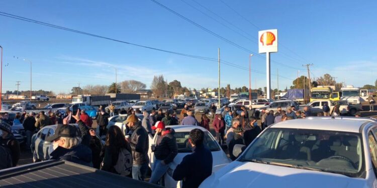 Se agrava la situación en Corfo: Los productores del sur bonaerense cortaron la Ruta 3 pidiendo que saquen al administrador designado por Kicillof