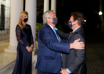 Argentina, decime qué se siente: Uruguay, sin retenciones ni cepos, logró incrementar las exportaciones de carne sin comprometer el stock bovino