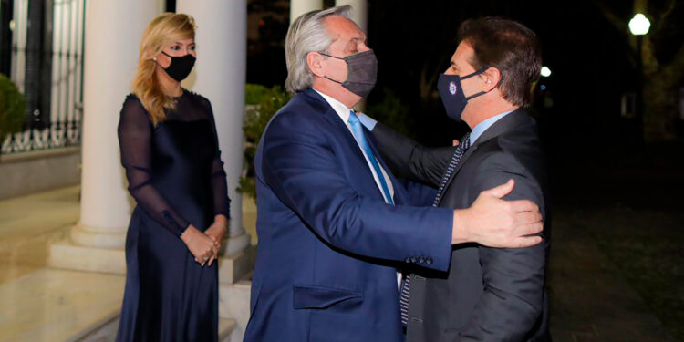 Argentina, decime qué se siente: Uruguay, sin retenciones ni cepos, logró incrementar las exportaciones de carne sin comprometer el stock bovino