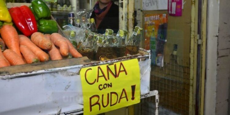 La Peña del Colorado: Todos los 1° de agosto se juntan dos tradiciones, la Pachamama y la caña con ruda
