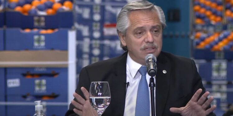 Finalmente por decreto, el gobierno permitirá que haya compatibilidad entre los planes sociales y el trabajo rural registrado