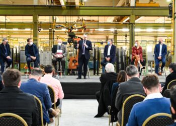 La ñata contra el vidrio: El proyecto de fomento a las inversiones tan reclamado por el agro finalmente salió pero para el sector automotriz