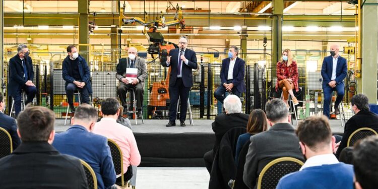 La ñata contra el vidrio: El proyecto de fomento a las inversiones tan reclamado por el agro finalmente salió pero para el sector automotriz