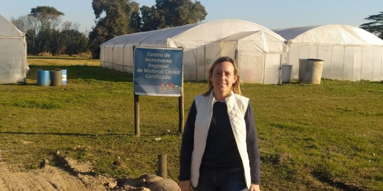 Laura Hansen dirige el INTA San Pedro, donde se trabaja para garantizar la sanidad de los materiales de propagación de cultivos claves para la región