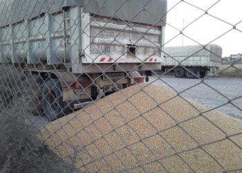 Sexto día consecutivo sin poder enviar camiones a los puertos de Bahía Blanca y Quequén por los piquetes de transportistas