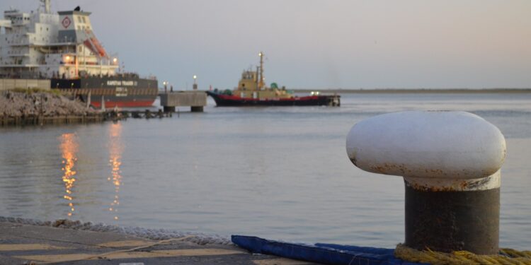 Se levantó el piquete en el puerto de Quequén, pero siguen sin poder ingresar camiones a las terminales de Bahía Blanca