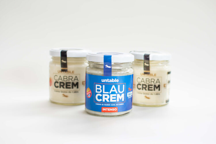 La familia Espain produce quesos de cabra en Treinta de Agosto: Tienen 800 caprinos de la raza Saanen y han inventado hasta un queso azul con esa particular leche