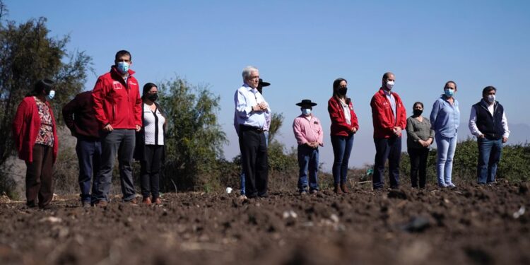 Mientras acá seguimos lavando el coche en la vereda, en Chile lanzaron un plan nacional contra la sequía