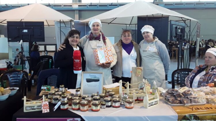 En Misiones rescatan especies nativas como la exótica Jaboticaba, un singular árbol cuyos frutos crecen pegados al tronco