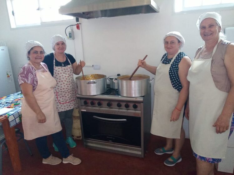 En Misiones rescatan especies nativas como la exótica Jaboticaba, un singular árbol cuyos frutos crecen pegados al tronco