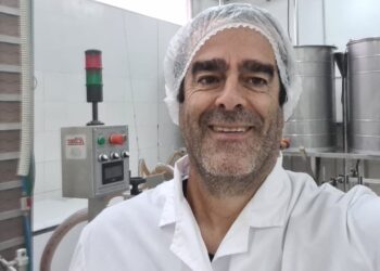 Ricardo Parra es apicultor y presidente del Movimiento Orgánico: “Cuando uno compra elige el mundo en el que quiere vivir”