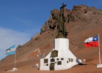 Manual de ayuda al aduanero: Sospeche si algo que sale de Argentina a 285 dólares luego ingresa a Chile a 880 y además tercerizado vía Estados Unidos