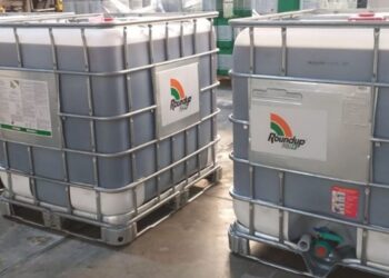 ¿No era que había que agujerearlos? Bayer presentó el primer envase de glifosato que se puede volver a usar y ahorra el agua del triple lavado