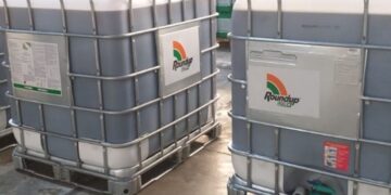 ¿No era que había que agujerearlos? Bayer presentó el primer envase de glifosato que se puede volver a usar y ahorra el agua del triple lavado