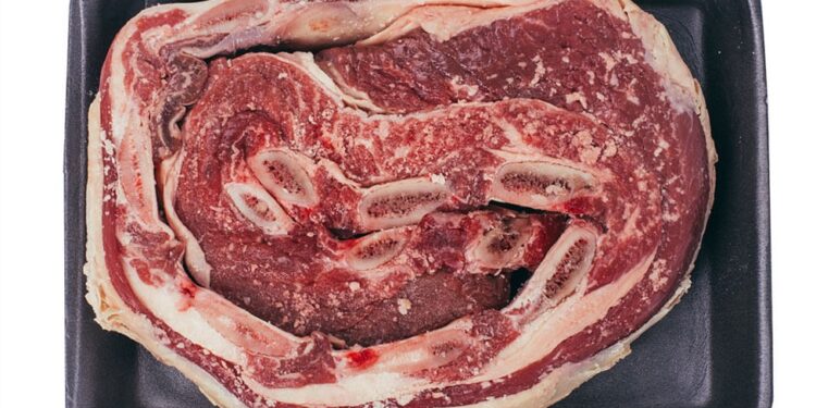 El verdadero círculo rojo: Diez empresas frigoríficas concentran 55% de los cupos para exportar carne y 61% de la Cuota Hilton