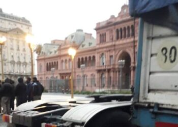 Con los costos subiendo 34% en lo que va de 2021, la protesta de los transportistas de cereales llegó a Plaza de Mayo