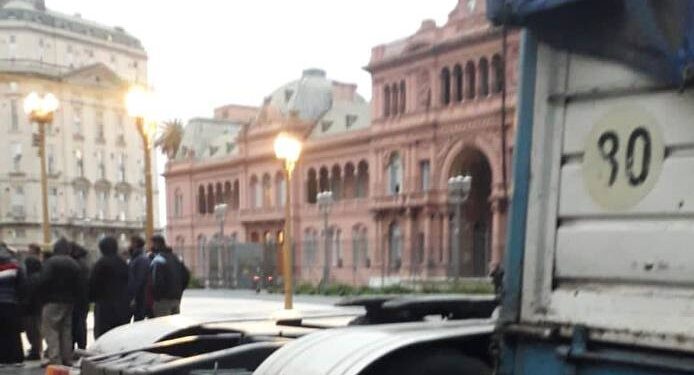 Con los costos subiendo 34% en lo que va de 2021, la protesta de los transportistas de cereales llegó a Plaza de Mayo
