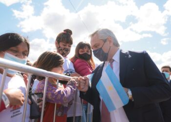 El presidente del país que es el primer exportador de harina de soja del mundo está siendo atacado por aliados de su propia coalición