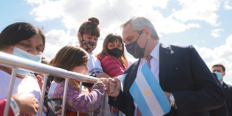 El presidente del país que es el primer exportador de harina de soja del mundo está siendo atacado por aliados de su propia coalición