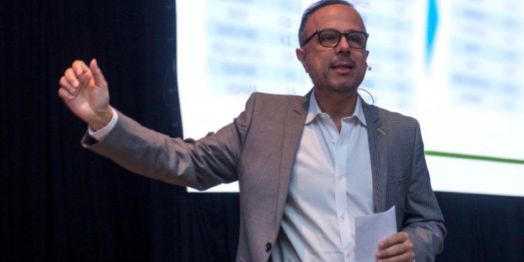 Aracre aseguró que el Frente de Todos debe decidir “si realmente tienen más cosas en común o más cosas en disenso como para seguir juntos o no”