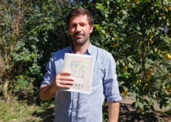 “Quienes me conocen saben que no es fácil desalentarme”, dice Fernando Lapolla, un agrónomo que acaba de publicar un libro sobre huertas