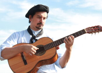 La Peña del Colorado: Francisco Penacino, cantautor y soguero, aprendió de sus mayores y de cada pueblo donde creció en la pampa bonaerense