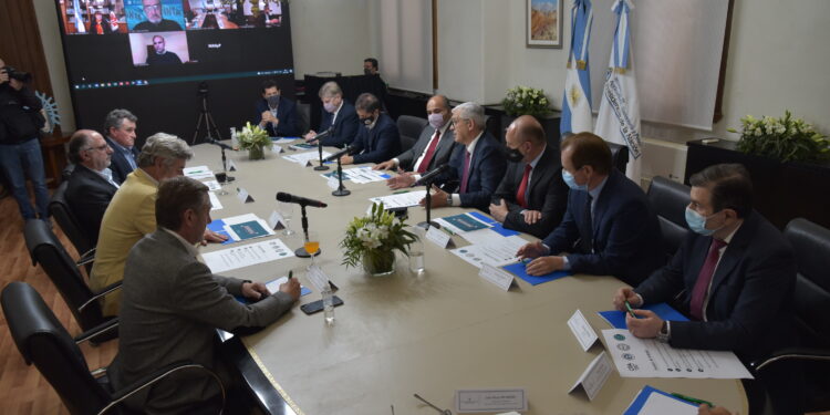 Domínguez promete un combo de medidas para descomprimir la relación con el agro que incluye la flexibilización del cepo cárnico