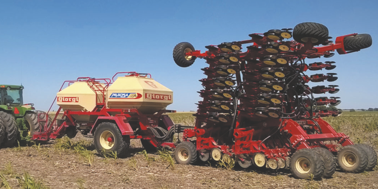 La línea oficial de créditos más conveniente para comprar maquinaria agrícola dejó afuera a empresas agrícolas, ganaderas y contratistas rurales