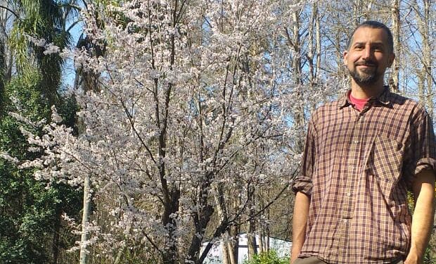 Federico Baglietto lleva a cabo un emocionante trabajo de rescate de los frutales nativos del Delta