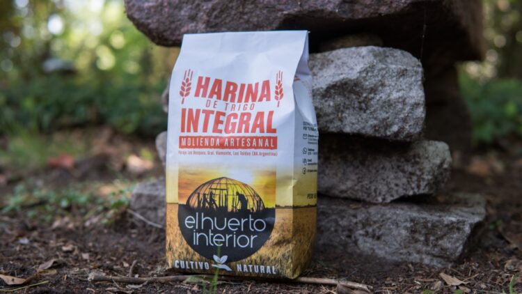 Después de años de hacer agricultura tradicional, los Calderón apostaron al modelo agroecológico y hoy hasta producen su propia harina orgánica