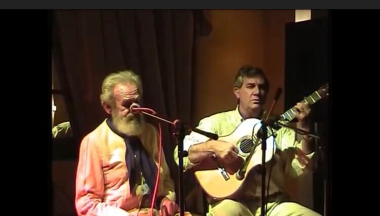 La Peña del Colorado: Josué Escudero, el agrónomo cantor que sueña grabar un disco con sus hijos mientras promueve las aplicaciones selectivas en Las Lajitas