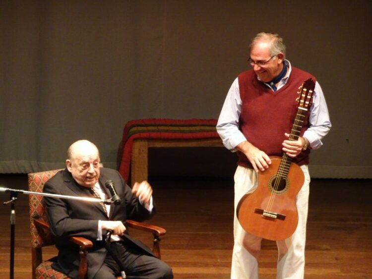 La Peña del Colorado: Josué Escudero, el agrónomo cantor que sueña grabar un disco con sus hijos mientras promueve las aplicaciones selectivas en Las Lajitas