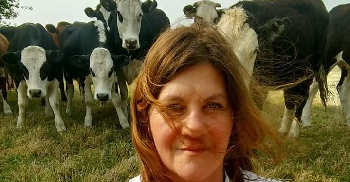 Virginia Fontana comenzó a asesorar a productores lecheros de varias regiones, inclusive gratis y por las redes, porque “no quiero que cierre un tambo más en Argentina”