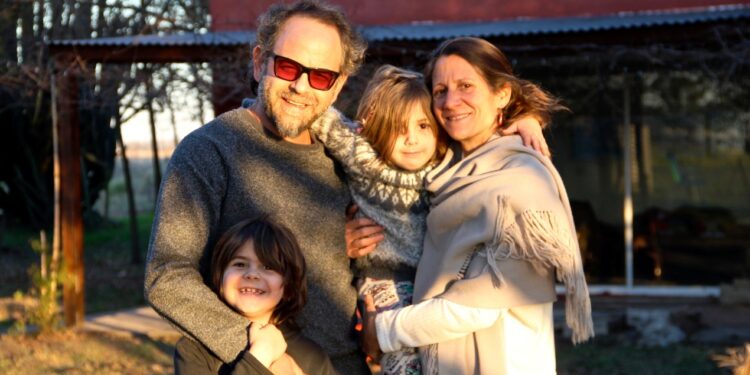 Pablo trabajaba en sistemas, hasta que se puso a elaborar harinas en un molino de piedra: “Si uno no cambia lo que hay en su corazón, nada cambiará en el mundo”