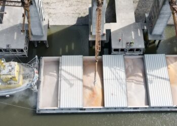 El puerto de Concepción del Uruguay volvió a operar con barcazas después de 17 años