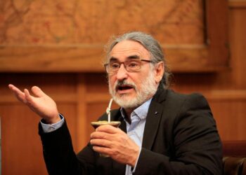 La pobreza de la gestión de Luis Basterra también pudo medirse en los regalos que recibió el ex ministro