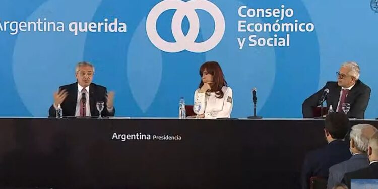 El gobierno anticipa que regulará las exportaciones de trigo, maíz y carne, tres productos considerados como “bienes culturales” de todos los argentinos