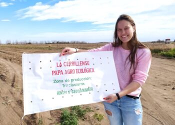“Hacer papa agroecológica mejora el suelo”, asegura Chiara Cardinali, cuarta generación de productores que la cultivan sobre 6 hectáreas y la venden en el Mercado Central