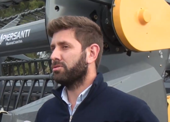 Por las trabas a las importaciones “entran muchas cosechadoras pero no entra el cabezal”, dice Luciano Corna, que trabaja en una fábrica que produce esas plataformas