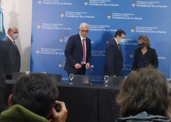 Si esto fuera una pelea de boxeo, “El Huracán” Domínguez le ganó a “La Chancha” Kulfas por KO y en el primer round