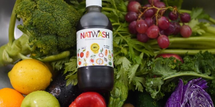 Se retomó la entrega del sello “Bioproducto Argentino” y el primero de este año fue para una solución antimicrobiana para limpiar frutas y verduras